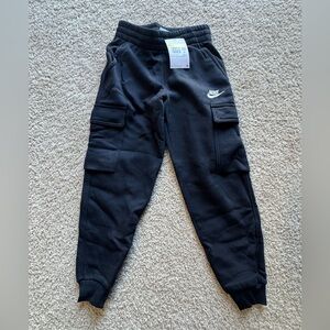 Nike Sportswear Club Fleece Cargo Sweatpants Boys Black Jogger FD3012-010 Small
